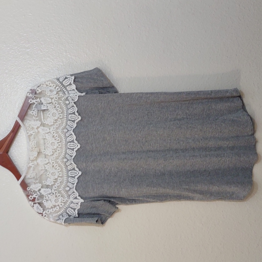 SLIGHTLY USED VANILLA BAY GRAY AND WHITE FLORAL EMBROIDERY SIZE L - Picture 8 of 10